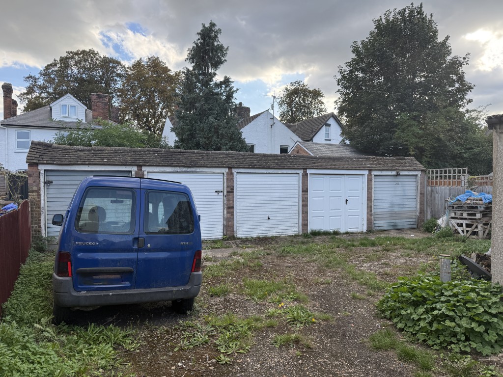 Lot: 10 - COMPOUND OF SEVEN GARAGES CLOSE TO TOWN CENTRE - Rear Garages in Garage Compound